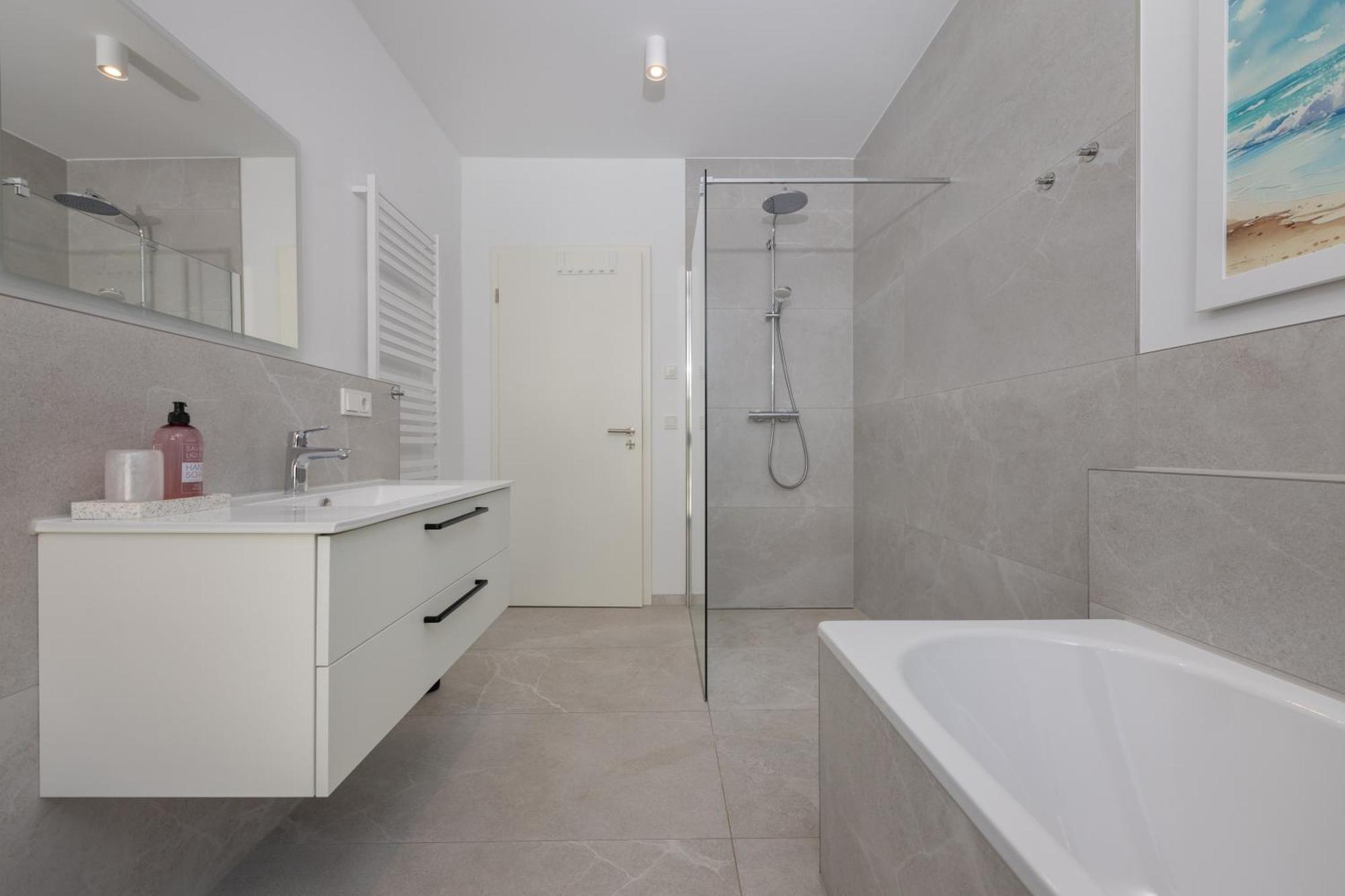 Ferienwohnung Strom Acht - Modern Frisch Inkl Stellplatz, Balkon - 200M Zum Alten Strom Rostock Zewnętrze zdjęcie